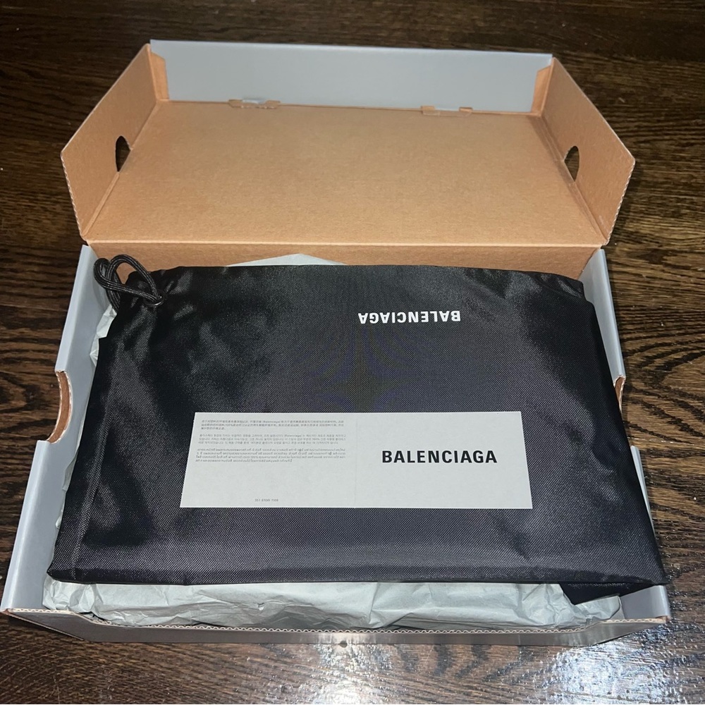 Balenciaga
Speed 2.0 Sneaker In Recycled Knit And Fake Fur women winter - Picture 2 of 10